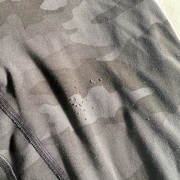 Lulu Lemon Align High Rise Shorts ‘10 Camo | Size 4/ Small - Picture 8 of 10